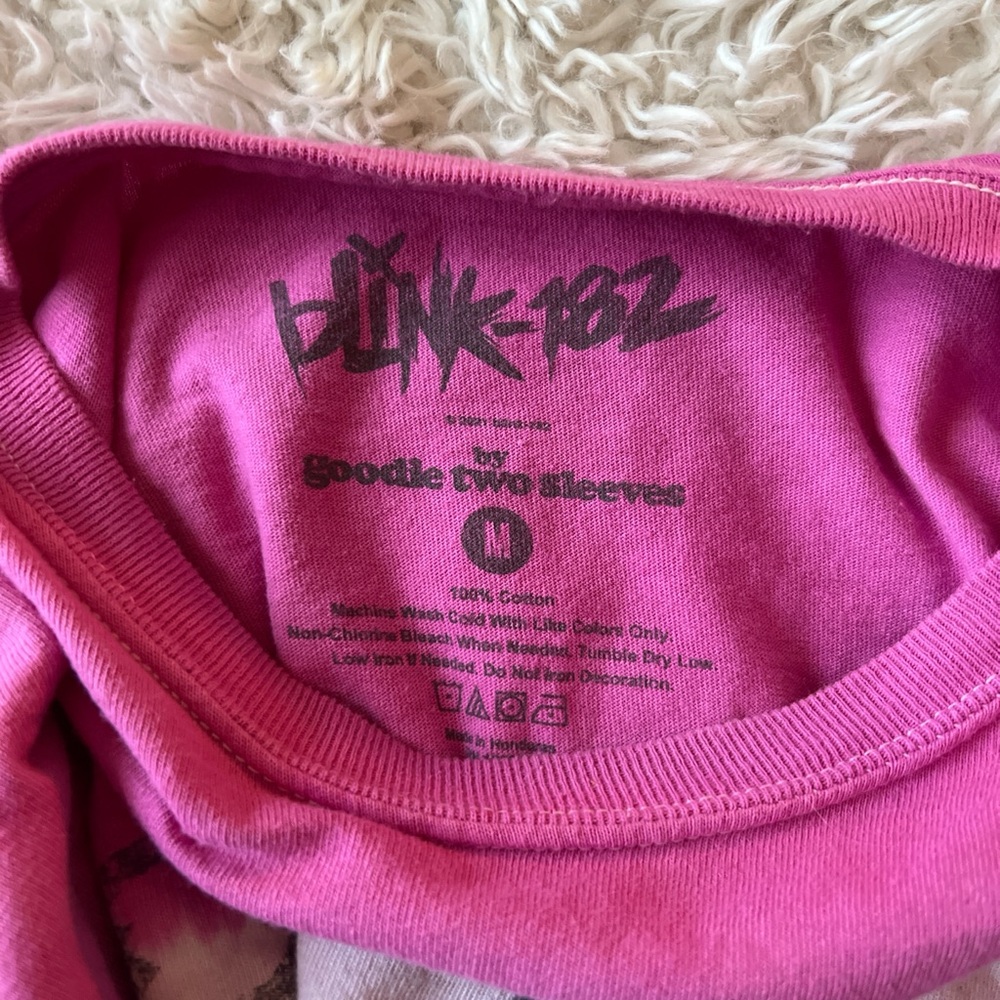 Blink-182 Graphic Band Tee - Picture 5 of 5